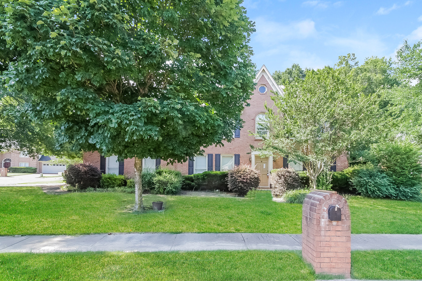 8866 Forrest Breeze Dr Cordova, TN 38018